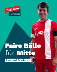 Leo fairtrade Leonard Diederich im Fußballtriko, als Text steht dort: "Faire Bälle für Mitte".