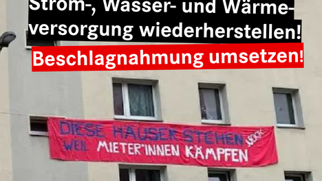 habersaath strom und beschlagnahmen Foto von der Fassade der Habersaathstraße. Dort steht auf roten und schwarzen Grund in einer Textbox: „Habersaathstraße: Strom-, Wasser- und Wärmeversorgung wiederherstellen, Beschlagnahmung umsetzen!“ Darunter steht auf einem Banner: Diese Häuser stehen noch, weil Mieter*innen kämpfen!