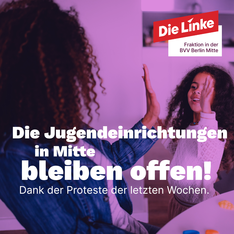 jugendeinrichtungen beitrag Grafik auf Basis eines Stockfotos. Dort steht "Die Jugendeinrichtungen in Mitte bleiben offen! Dank der Proteste der letzten Wochen.“