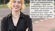 Martha_Sharepic Ein Portraitfoto der Sprecherin für Verkehr der Fraktion – Martha Kleedörfer. Neben ihr steht in einer Textbox: „Vielen Dank an die Initiative Anton-Kiezblock, für euer wunderbares Engagement für weniger Verkehr in Eurem Kiez. Wir alle haben weniger Lärm- und Abgasbelastung verdient — auch und insbesondere dort, wo die Anwohner*innen nicht viel Geld oder schicke Dachterrassen haben. Wir freuen uns, Euer Anliegen in die BVV tragen zu dürfen!“