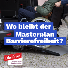masterplan barrierefreiheit Grafik mit Stockfoto. Zu sehen ist eine Person, die im Rollstuhl in einen Bus einsteigt. Darüber steht weiß auf blau: „Wo bleibt der Masterplan Barrierefreiheit?“